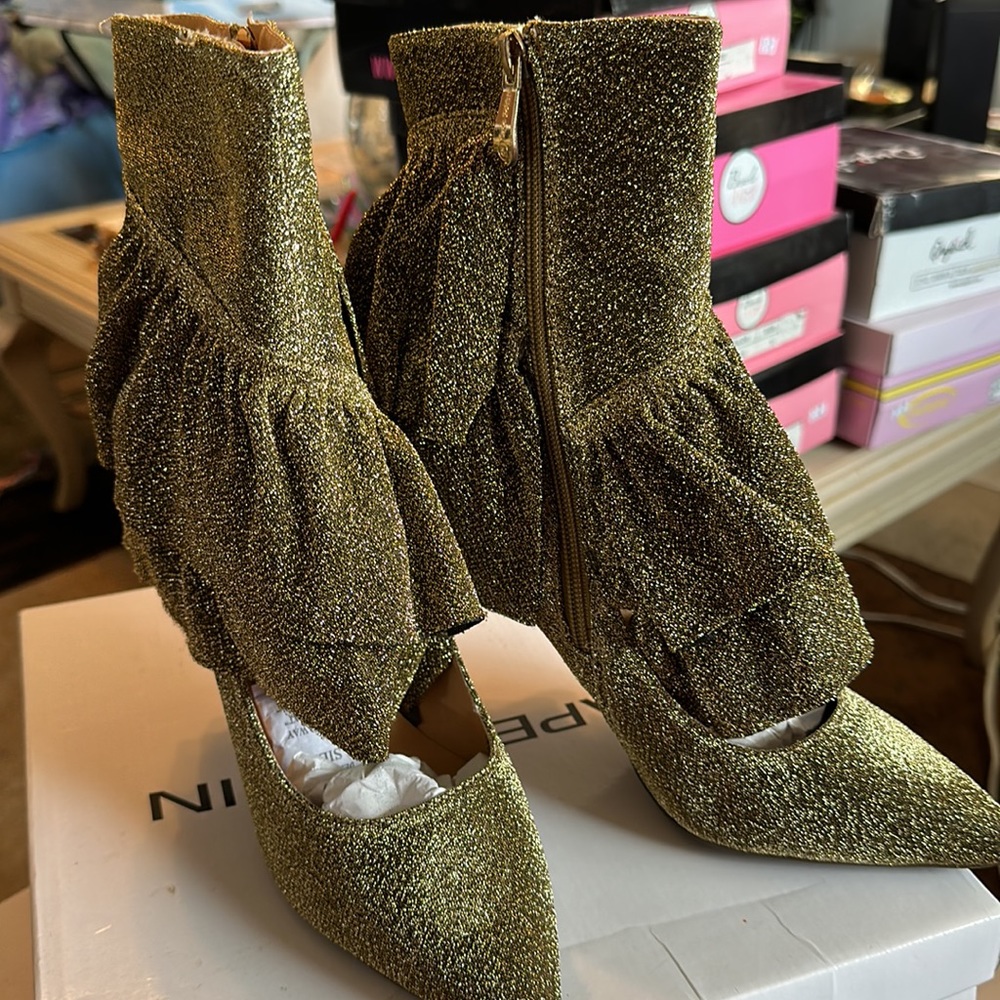 Shoes - Picture 2 of 4
